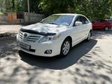 Toyota Camry 2010 года за 7 500 000 тг. в Алматы – фото 2