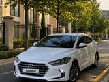Hyundai Elantra 2018 годаүшін7 750 000 тг. в Алматы