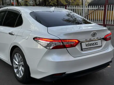 Toyota Camry 2020 года за 13 200 000 тг. в Алматы – фото 11