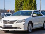 Toyota Camry 2014 года за 6 990 000 тг. в Алматы – фото 2