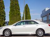 Toyota Camry 2014 года за 6 990 000 тг. в Алматы – фото 4