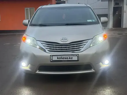 Toyota Sienna 2015 года за 12 500 000 тг. в Алматы