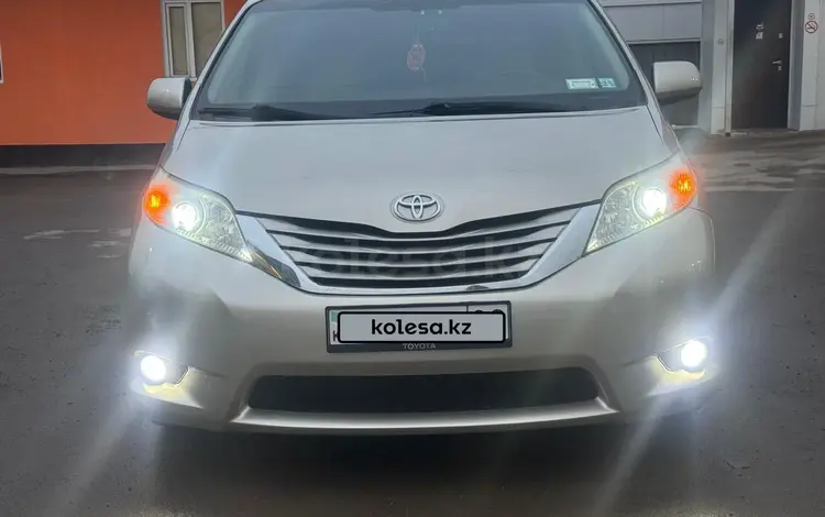 Toyota Sienna 2015 года за 12 500 000 тг. в Алматы