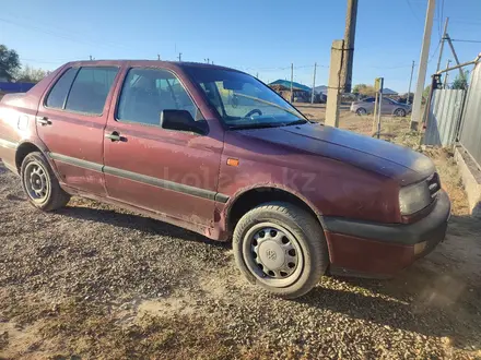 Volkswagen Vento 1994 года за 900 000 тг. в Актобе – фото 2