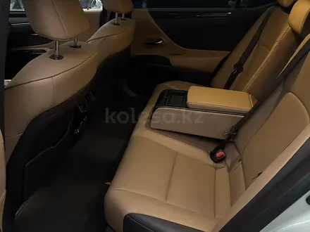 Lexus ES 250 2021 года за 22 500 000 тг. в Алматы – фото 10