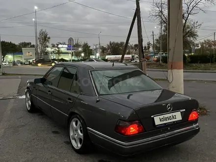 Mercedes-Benz E 280 1994 года за 3 200 000 тг. в Шымкент