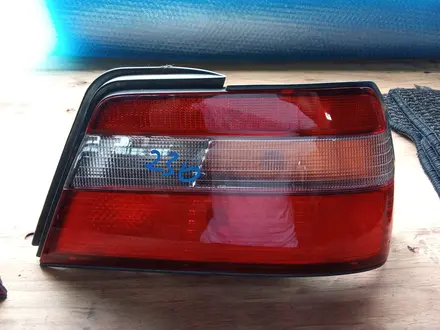 Задний фонарь Nissan Bluebird U14 за 30 000 тг. в Усть-Каменогорск – фото 2