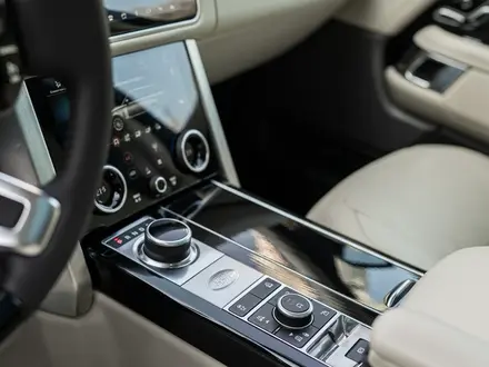 Land Rover Range Rover 2018 года за 30 000 000 тг. в Алматы – фото 16