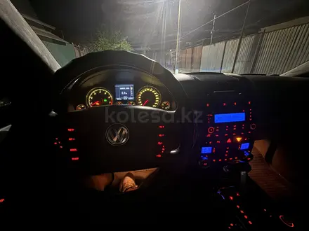 Volkswagen Touareg 2006 года за 6 800 000 тг. в Алматы – фото 15