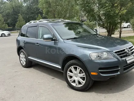 Volkswagen Touareg 2006 года за 6 800 000 тг. в Алматы – фото 2