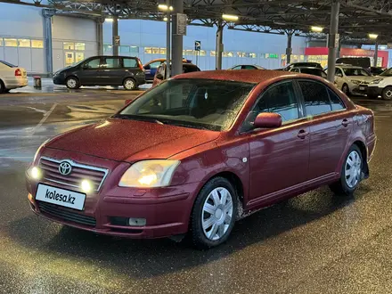 Toyota Avensis 2004 года за 2 100 000 тг. в Уральск – фото 2