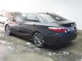 Toyota Camry 2017 года за 8 672 000 тг. в Актобе – фото 4