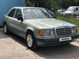 Mercedes-Benz E 260 1988 годаүшін3 800 000 тг. в Усть-Каменогорск – фото 2