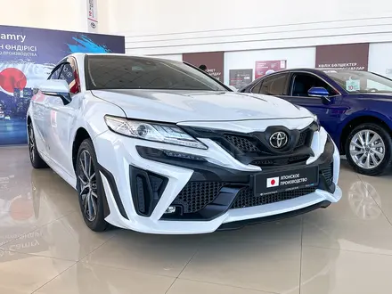 Toyota Camry Luxe 2023 года за 22 800 000 тг. в Караганда – фото 3