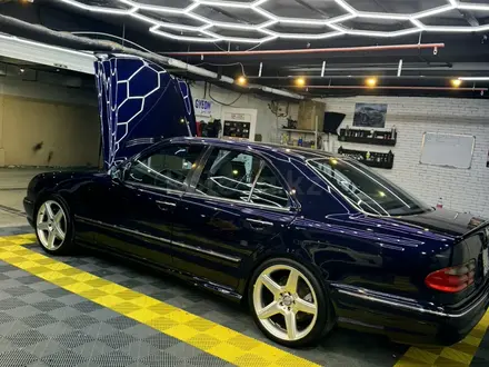 Mercedes-Benz E 55 AMG 2000 года за 9 500 000 тг. в Жанаозен – фото 8