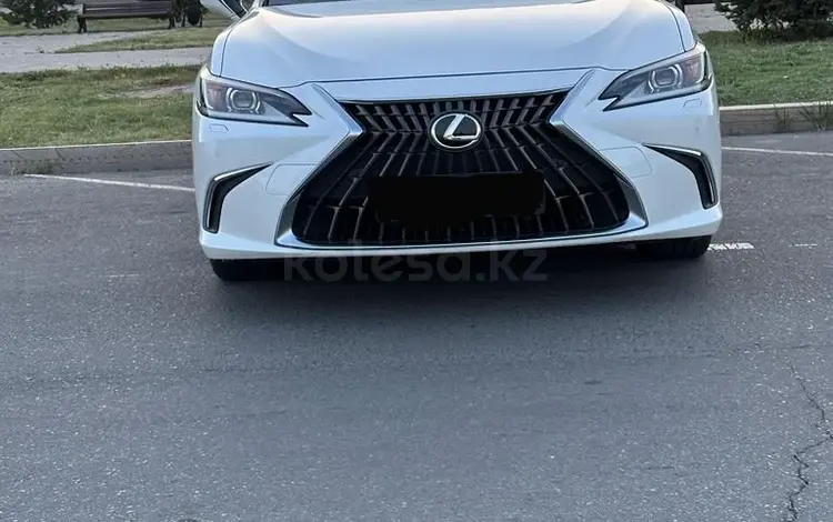 Lexus ES 250 2023 годаfor26 500 000 тг. в Алматы
