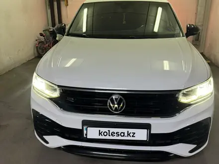 Volkswagen Tiguan 2021 года за 18 000 000 тг. в Алматы – фото 2