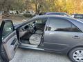 Toyota Camry 2005 года за 4 500 000 тг. в Атырау – фото 8