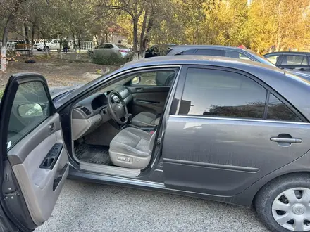 Toyota Camry 2005 года за 4 500 000 тг. в Атырау – фото 8