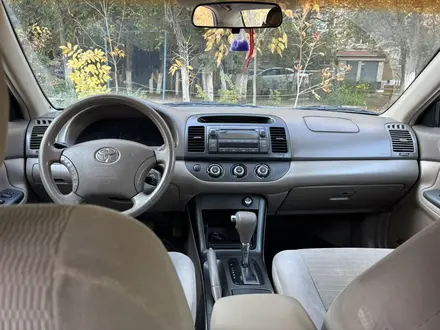Toyota Camry 2005 года за 4 500 000 тг. в Атырау – фото 2