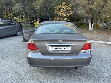 Toyota Camry 2005 года за 4 500 000 тг. в Атырау – фото 7