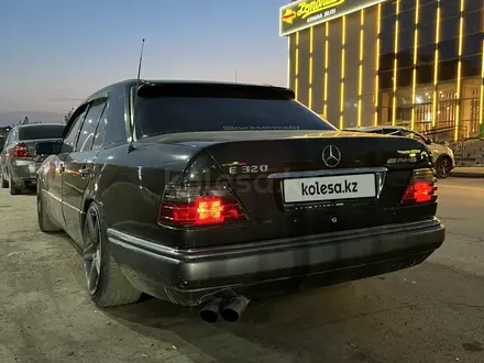 Mercedes-Benz E 320 1994 года за 3 000 000 тг. в Уральск – фото 2