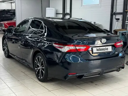 Toyota Camry 2019 года за 13 500 000 тг. в Уральск – фото 3