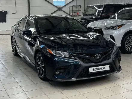 Toyota Camry 2019 года за 13 500 000 тг. в Уральск