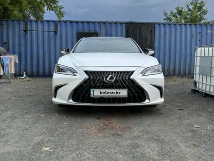 Lexus ES 250 2021 года за 23 000 000 тг. в Астана