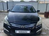 Hyundai Solaris 2015 года за 3 300 000 тг. в Атырау – фото 2