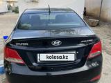 Hyundai Solaris 2015 года за 3 300 000 тг. в Атырау – фото 3