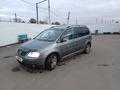 Volkswagen Touran 2003 года за 3 500 000 тг. в Астана – фото 2