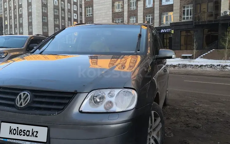 Volkswagen Touran 2003 годаүшін2 700 000 тг. в Астана