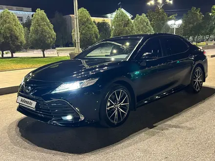 Toyota Camry 2021 года за 17 400 000 тг. в Тараз – фото 2