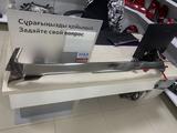 Нижний хром молдинг решетки радиатора Lexus LX570 за 240 000 тг. в Костанай – фото 4