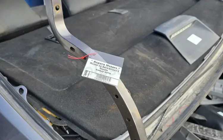 Петля багажника, навесы багажника на Toyota Camry XV70 2017-2023 за 10 000 тг. в Алматы