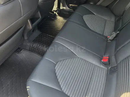 Toyota Camry 2019 года за 8 000 000 тг. в Атырау – фото 11