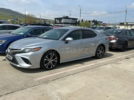 Toyota Camry 2019 года за 8 000 000 тг. в Атырау – фото 7