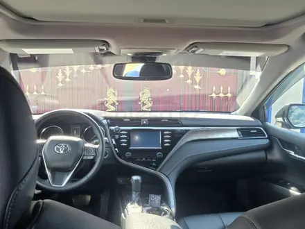 Toyota Camry 2019 года за 8 000 000 тг. в Атырау – фото 10