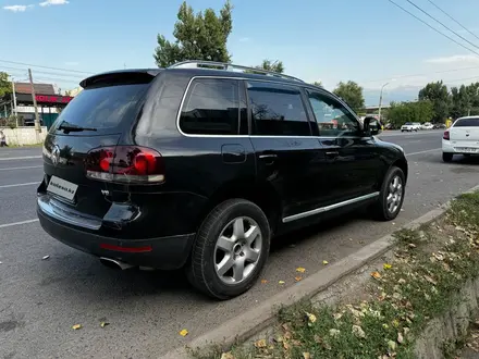 Volkswagen Touareg 2007 года за 6 500 000 тг. в Алматы – фото 3