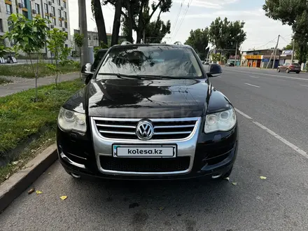 Volkswagen Touareg 2007 года за 6 500 000 тг. в Алматы – фото 8