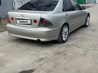 Lexus IS 200