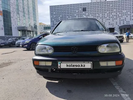 Volkswagen Golf 1996 года за 1 700 000 тг. в Астана