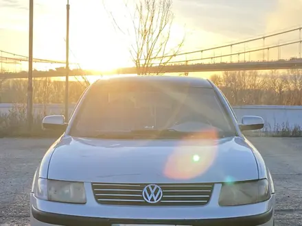 Volkswagen Passat 1997 года за 2 000 000 тг. в Семей – фото 5