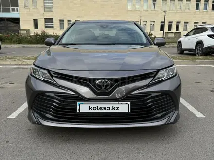 Toyota Camry 2018 года за 11 000 000 тг. в Алматы