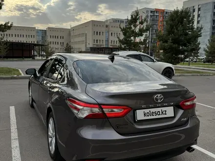 Toyota Camry 2018 года за 11 000 000 тг. в Алматы – фото 8