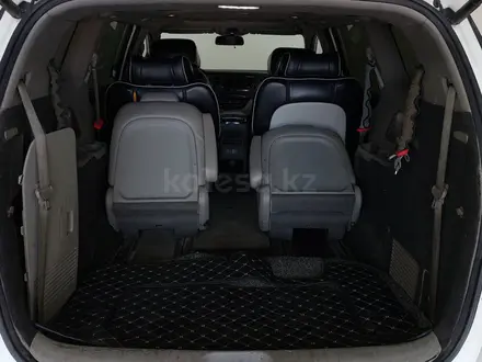 Kia Carnival 2017 года за 8 990 000 тг. в Шымкент – фото 10