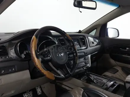 Kia Carnival 2017 года за 8 990 000 тг. в Шымкент – фото 12