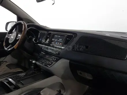Kia Carnival 2017 года за 8 990 000 тг. в Шымкент – фото 15