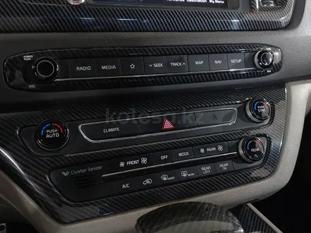 Kia Carnival 2017 года за 8 990 000 тг. в Шымкент – фото 20